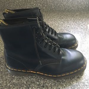Doc Martens Boots in Navy Blue